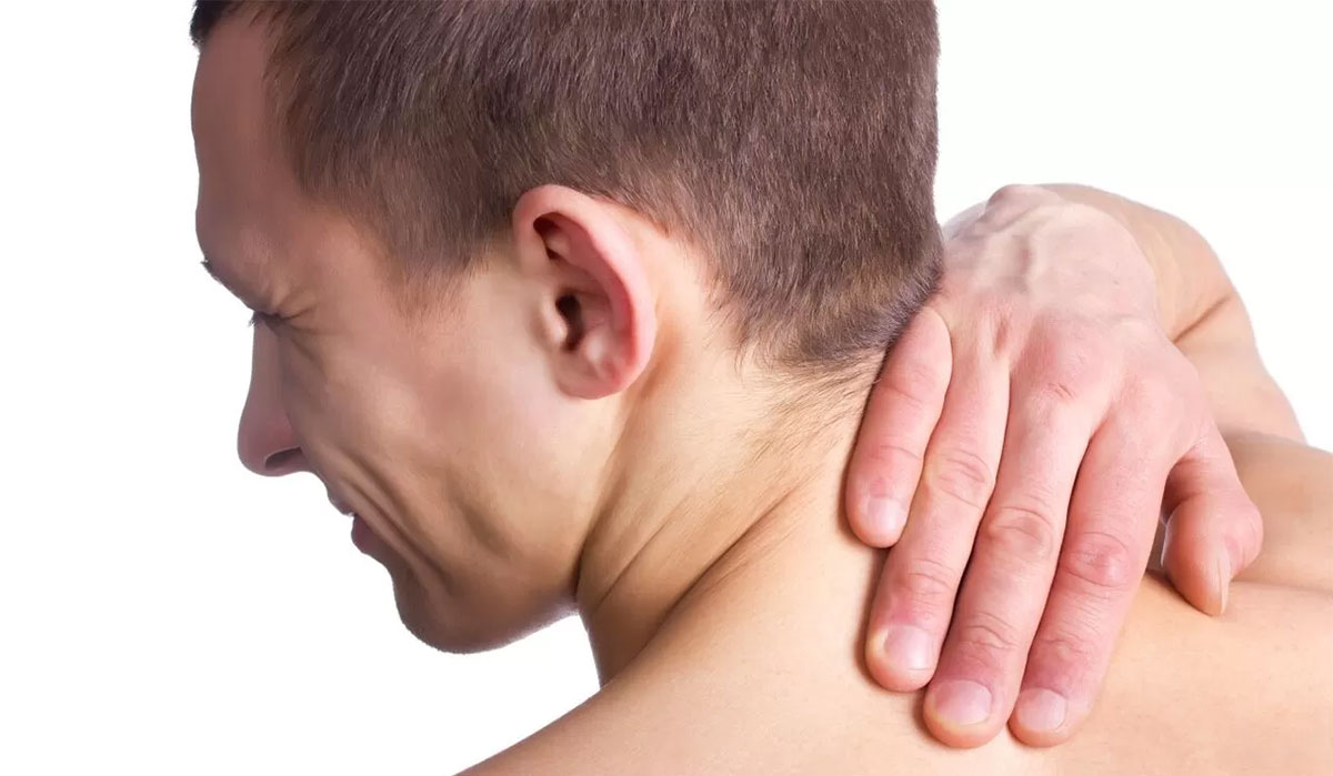 کار های مضر که برای دیسک گردن ضرر دارند