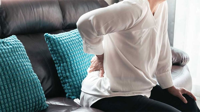 برای گودی کمر به چه دکتری مراجعه کنیم؟